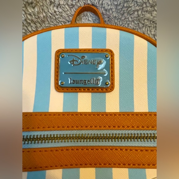 🐘Like NEW! Disney Dumbo Loungefly Mini Backpack - Picture 3 of 5